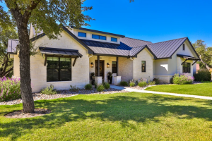 custom home builders in stonewall texas